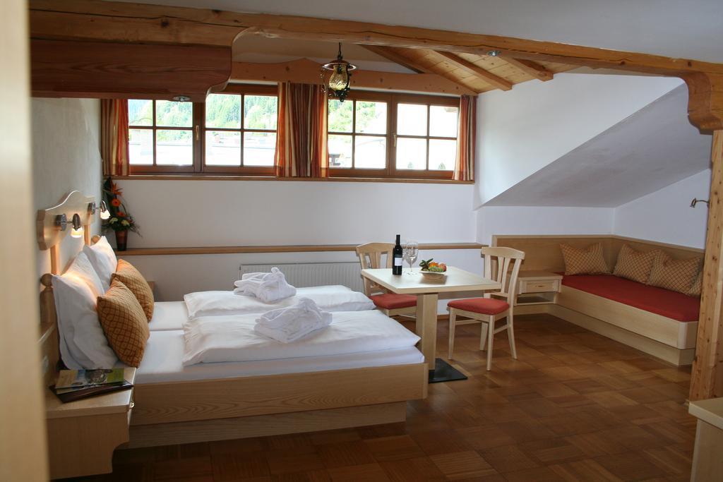 Hotel Alpenrose Muehlbach Am Hochkoenig Стая снимка